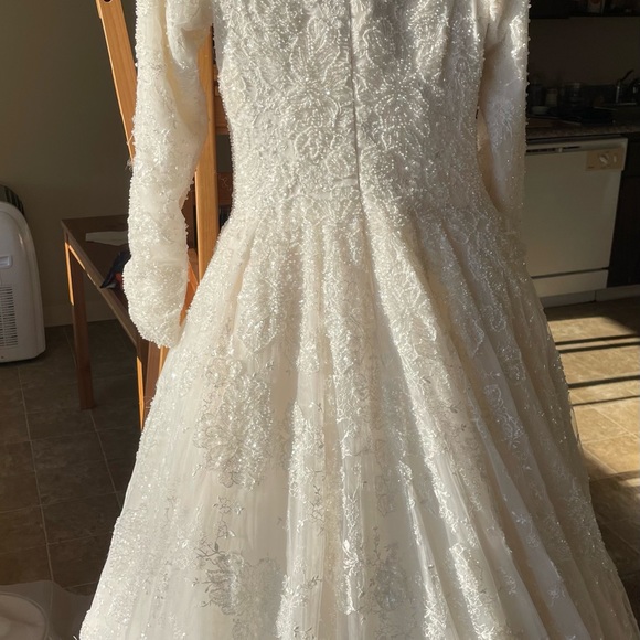 Discontinued Maggie Sottero wedding dress! - Picture 2 of 9